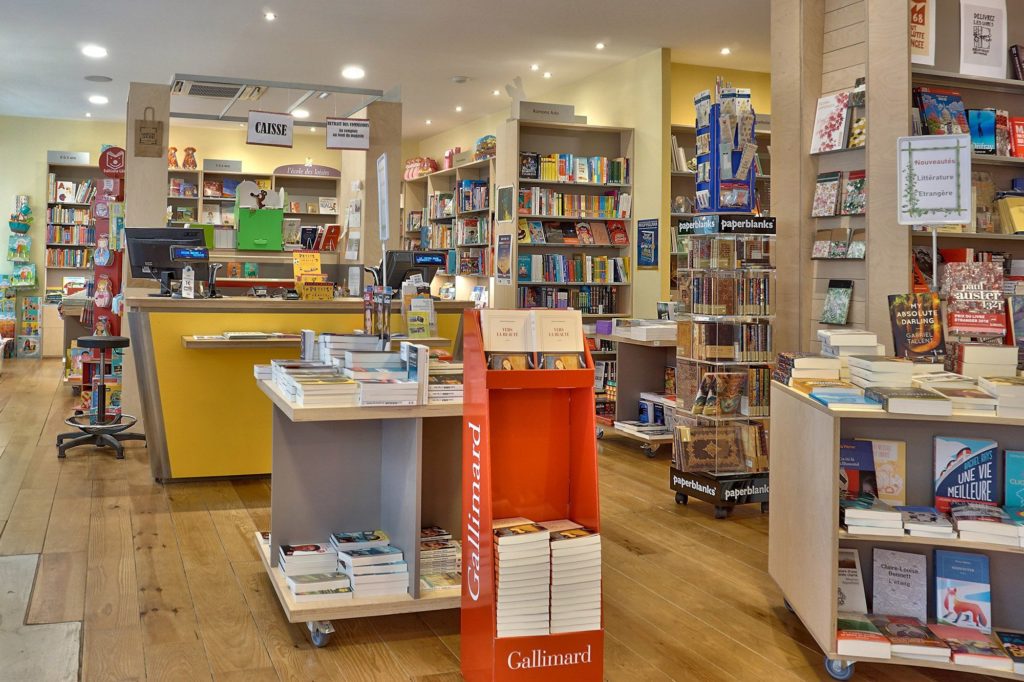 photo de l'ensemble du magasin de livres La maison jaune à Neuville-sur saône 69250 Rhone